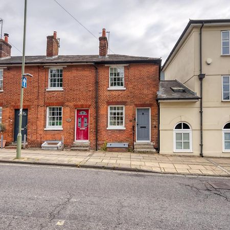 2 Bedrooms Stunning Westgate Cottage Retreat, Central Winchester, Free On-Street Parking Permit, With Garden Close To Cathedral - Sleeps 6, Pets Are Welcome, Summer Special Offer! - By Blue Puffin Stays Eksteriør billede