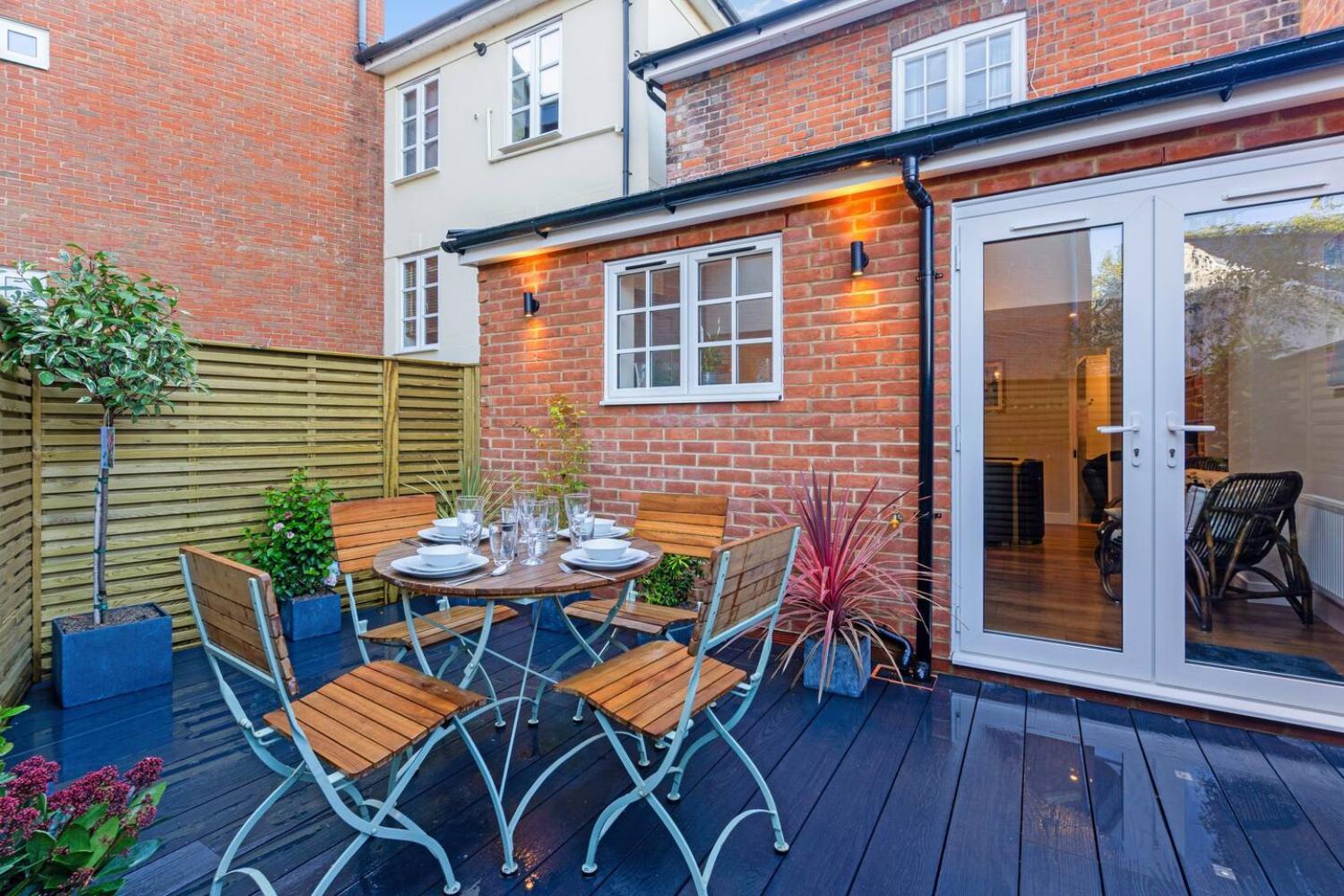2 Bedrooms Stunning Westgate Cottage Retreat, Central Winchester, Free On-Street Parking Permit, With Garden Close To Cathedral - Sleeps 6, Pets Are Welcome, Summer Special Offer! - By Blue Puffin Stays Eksteriør billede