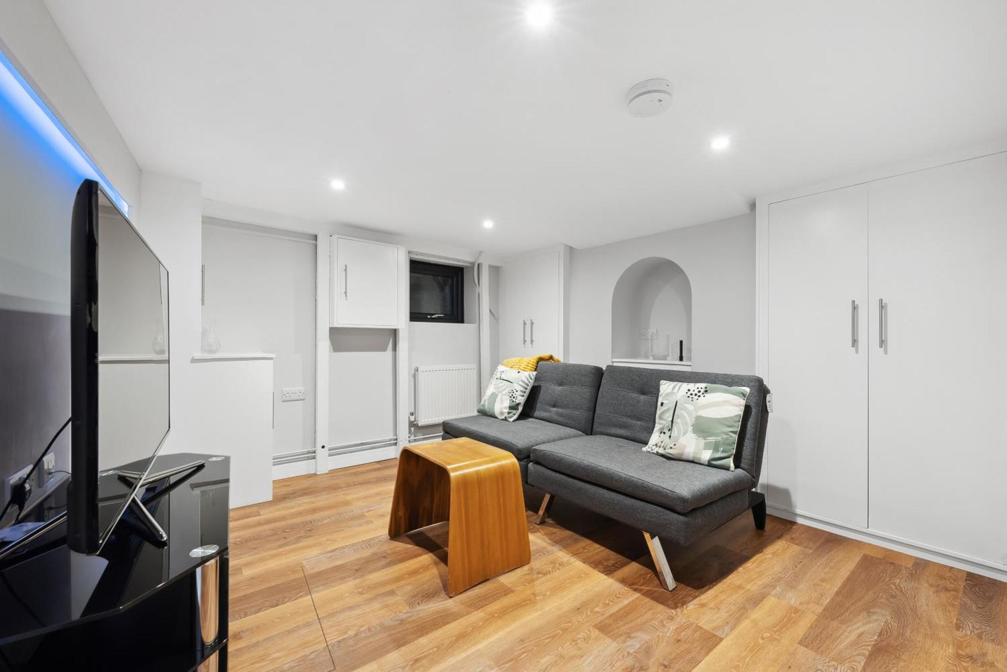 2 Bedrooms Stunning Westgate Cottage Retreat, Central Winchester, Free On-Street Parking Permit, With Garden Close To Cathedral - Sleeps 6, Pets Are Welcome, Summer Special Offer! - By Blue Puffin Stays Eksteriør billede