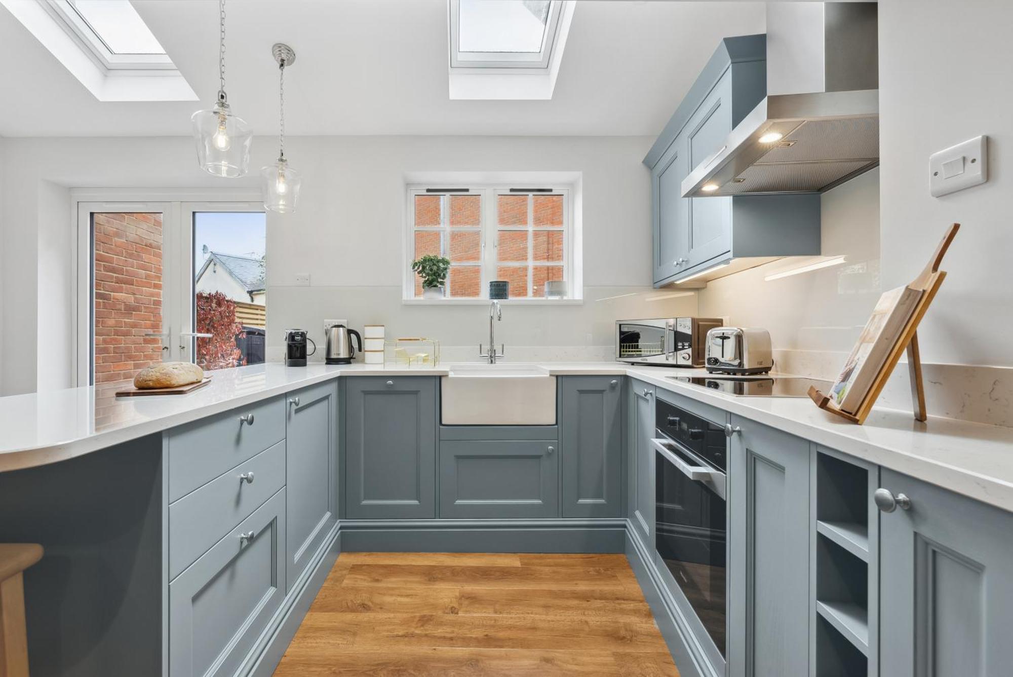 2 Bedrooms Stunning Westgate Cottage Retreat, Central Winchester, Free On-Street Parking Permit, With Garden Close To Cathedral - Sleeps 6, Pets Are Welcome, Summer Special Offer! - By Blue Puffin Stays Eksteriør billede