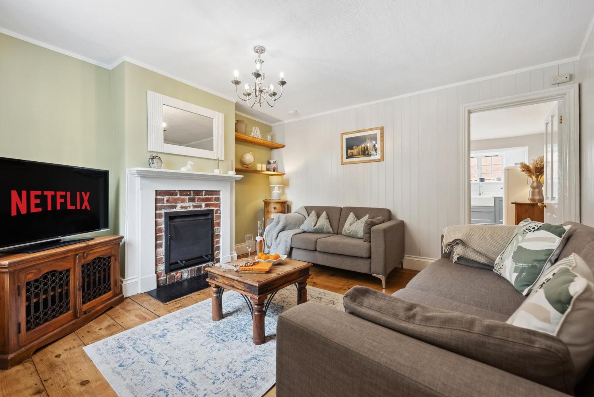 2 Bedrooms Stunning Westgate Cottage Retreat, Central Winchester, Free On-Street Parking Permit, With Garden Close To Cathedral - Sleeps 6, Pets Are Welcome, Summer Special Offer! - By Blue Puffin Stays Eksteriør billede