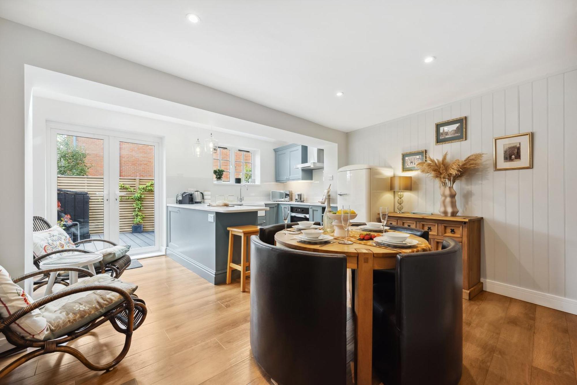 2 Bedrooms Stunning Westgate Cottage Retreat, Central Winchester, Free On-Street Parking Permit, With Garden Close To Cathedral - Sleeps 6, Pets Are Welcome, Summer Special Offer! - By Blue Puffin Stays Eksteriør billede