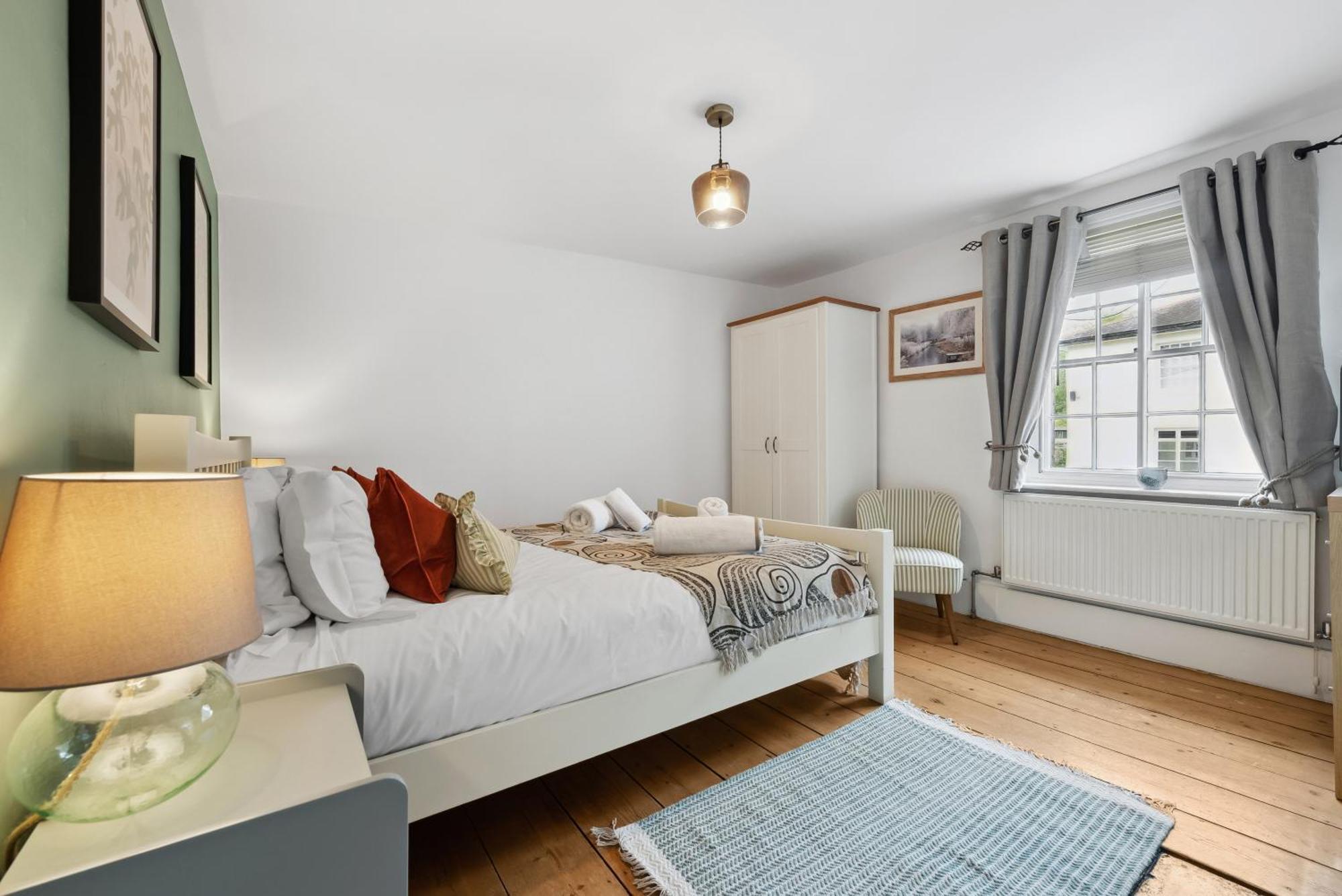 2 Bedrooms Stunning Westgate Cottage Retreat, Central Winchester, Free On-Street Parking Permit, With Garden Close To Cathedral - Sleeps 6, Pets Are Welcome, Summer Special Offer! - By Blue Puffin Stays Eksteriør billede