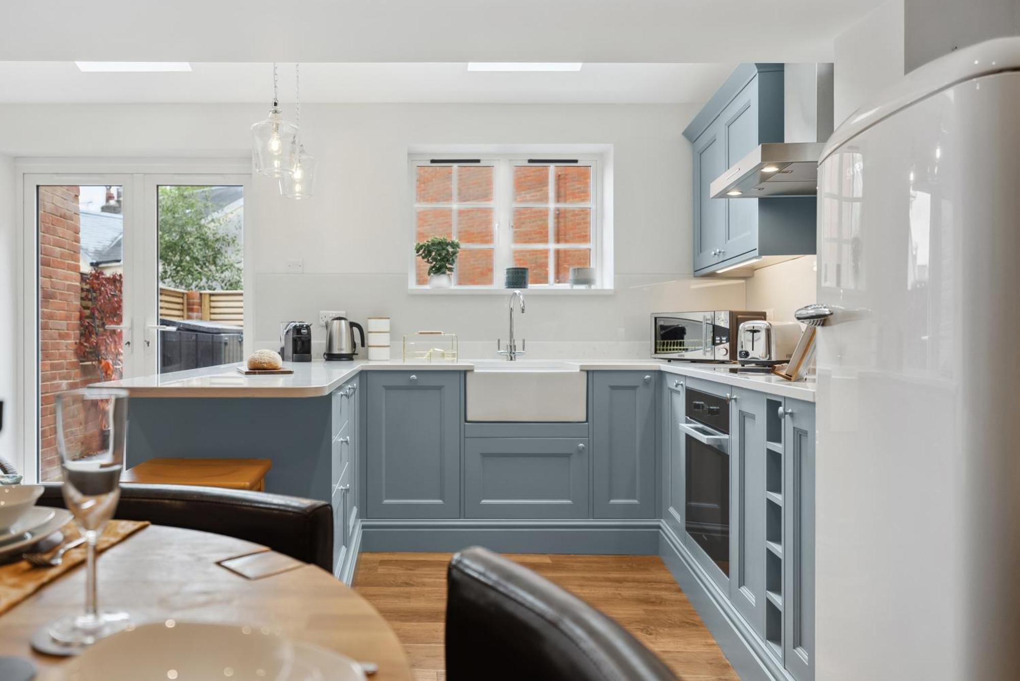 2 Bedrooms Stunning Westgate Cottage Retreat, Central Winchester, Free On-Street Parking Permit, With Garden Close To Cathedral - Sleeps 6, Pets Are Welcome, Summer Special Offer! - By Blue Puffin Stays Eksteriør billede