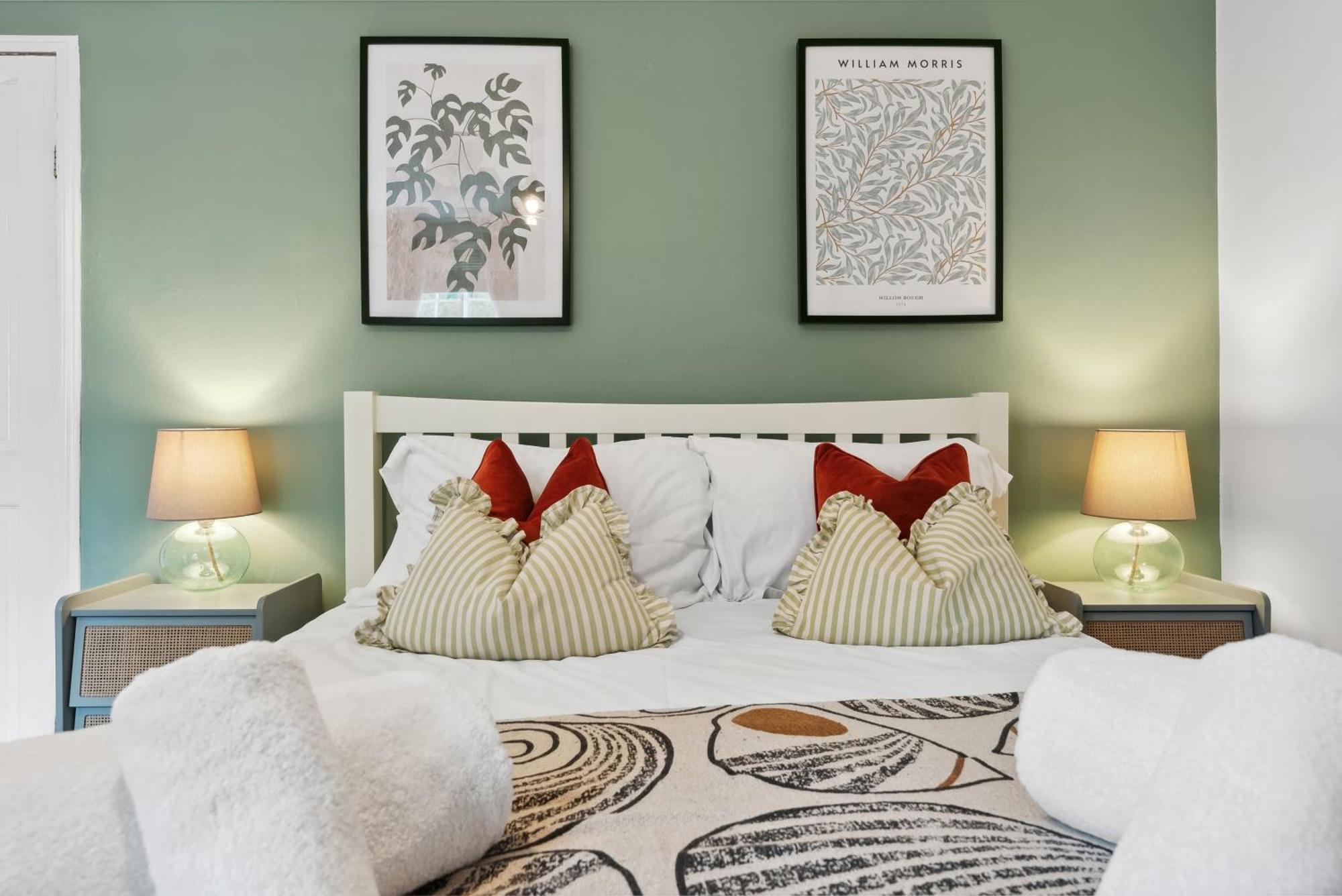2 Bedrooms Stunning Westgate Cottage Retreat, Central Winchester, Free On-Street Parking Permit, With Garden Close To Cathedral - Sleeps 6, Pets Are Welcome, Summer Special Offer! - By Blue Puffin Stays Eksteriør billede