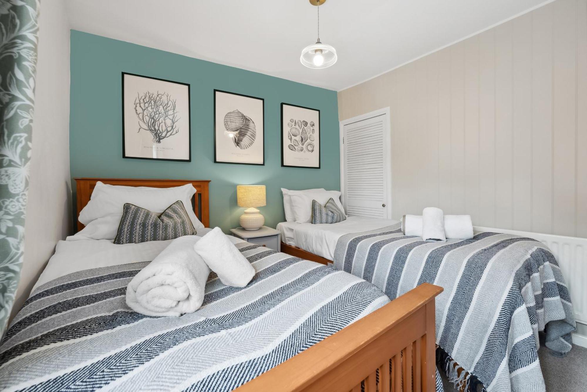 2 Bedrooms Stunning Westgate Cottage Retreat, Central Winchester, Free On-Street Parking Permit, With Garden Close To Cathedral - Sleeps 6, Pets Are Welcome, Summer Special Offer! - By Blue Puffin Stays Eksteriør billede