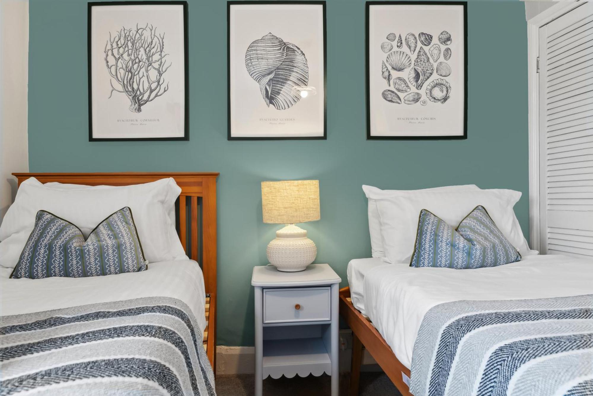 2 Bedrooms Stunning Westgate Cottage Retreat, Central Winchester, Free On-Street Parking Permit, With Garden Close To Cathedral - Sleeps 6, Pets Are Welcome, Summer Special Offer! - By Blue Puffin Stays Eksteriør billede