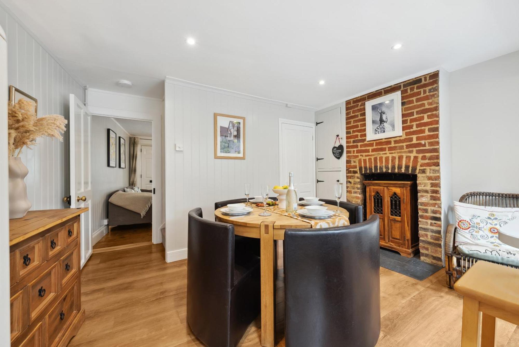 2 Bedrooms Stunning Westgate Cottage Retreat, Central Winchester, Free On-Street Parking Permit, With Garden Close To Cathedral - Sleeps 6, Pets Are Welcome, Summer Special Offer! - By Blue Puffin Stays Eksteriør billede